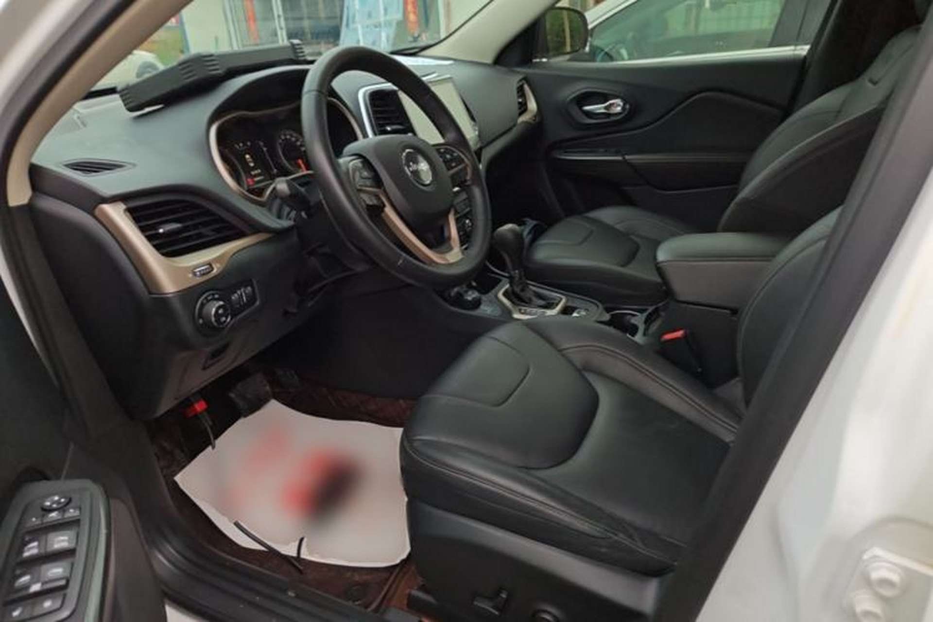 Used Jeep Cherokee 2016 2.4L Professional Edition Left Front Seat
