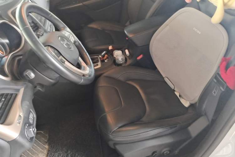 Used Jeep Cherokee 2016 2.0L Superior Edition Left Front Seat