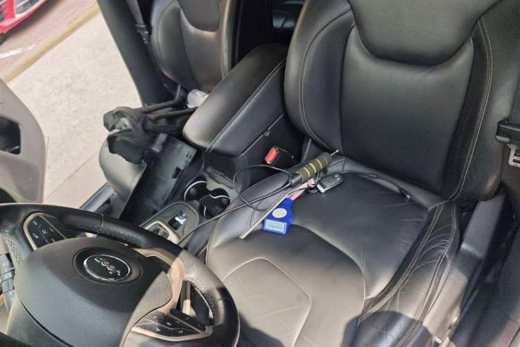 Used Jeep Cherokee 2016 2.4L Professional Smart Version Left Front Seat
