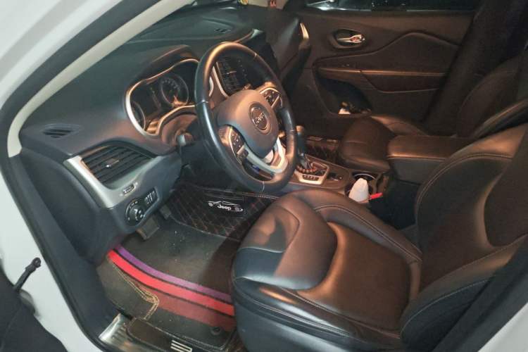Used Jeep Cherokee 2016 2.4L Professional Edition Left Front Seat