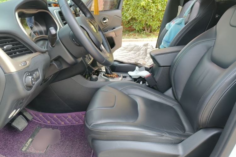 Used Jeep Cherokee 2016 2.4L Professional Edition Left Front Seat