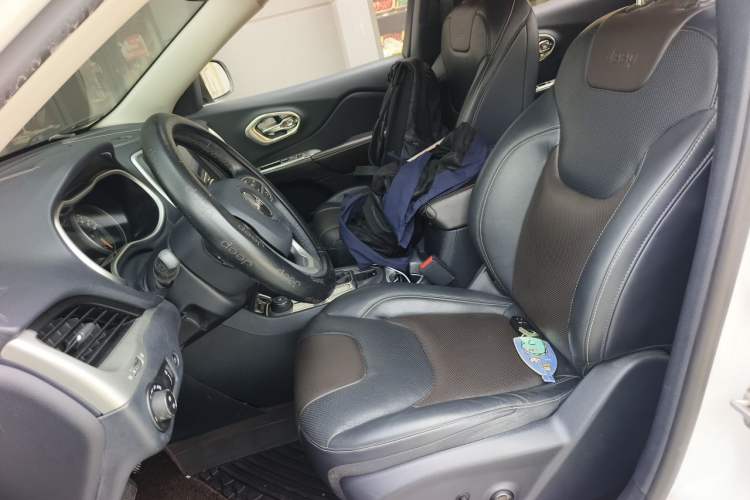 Used Jeep Cherokee 2016 2.4L All-in-One Edition Left Front Seat