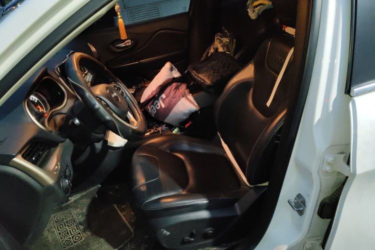 Used Jeep Cherokee 2016 2.4L Leading Smart Version Left Front Seat
