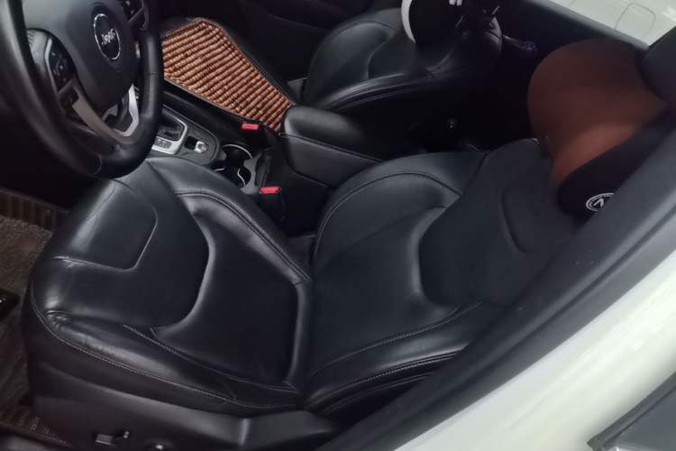 Used Jeep Cherokee 2016 2.4L Leading Edition Left Front Seat