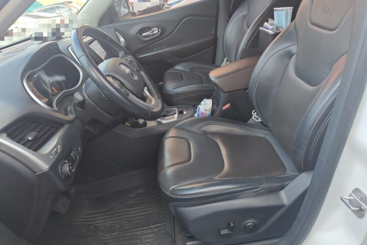 Used Jeep Cherokee 2016 2.4L All-in-One Edition Left Front Seat