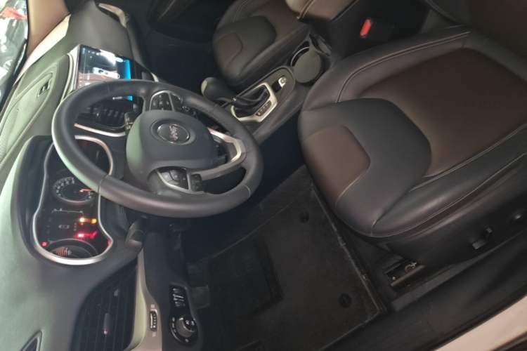 Used Jeep Cherokee 2016 2.4L Professional Edition Left Front Seat