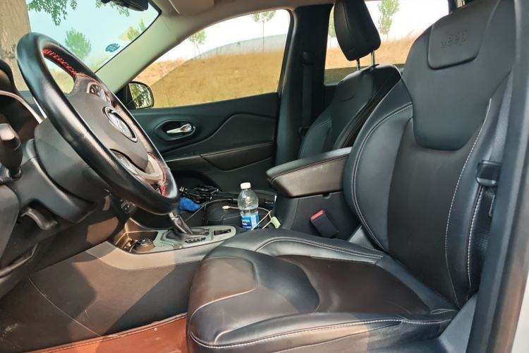 Used Jeep Cherokee 2016 2.4L Professional Edition Left Front Seat