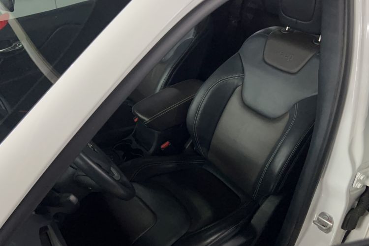 Used Jeep Cherokee 2016 2.4L Leading Edition Left Front Seat
