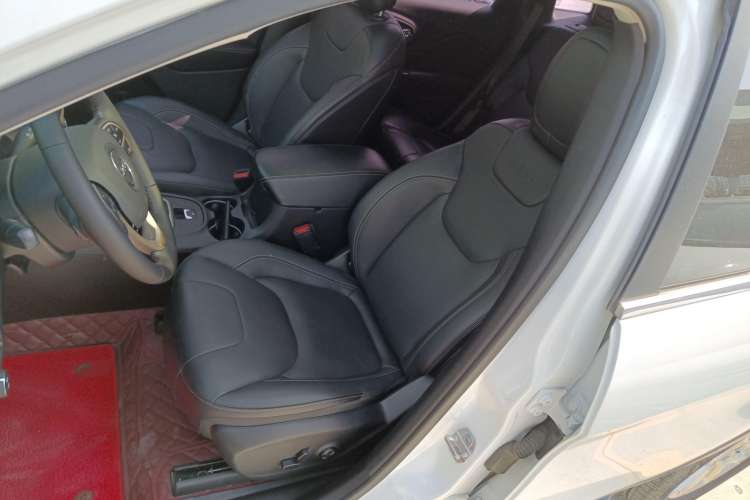 Used Jeep Cherokee 2016 2.0L Superior Edition Left Front Seat