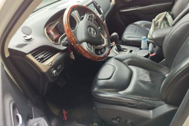 Used Jeep Cherokee 2016 2.4L Professional Smart Version Left Front Seat
