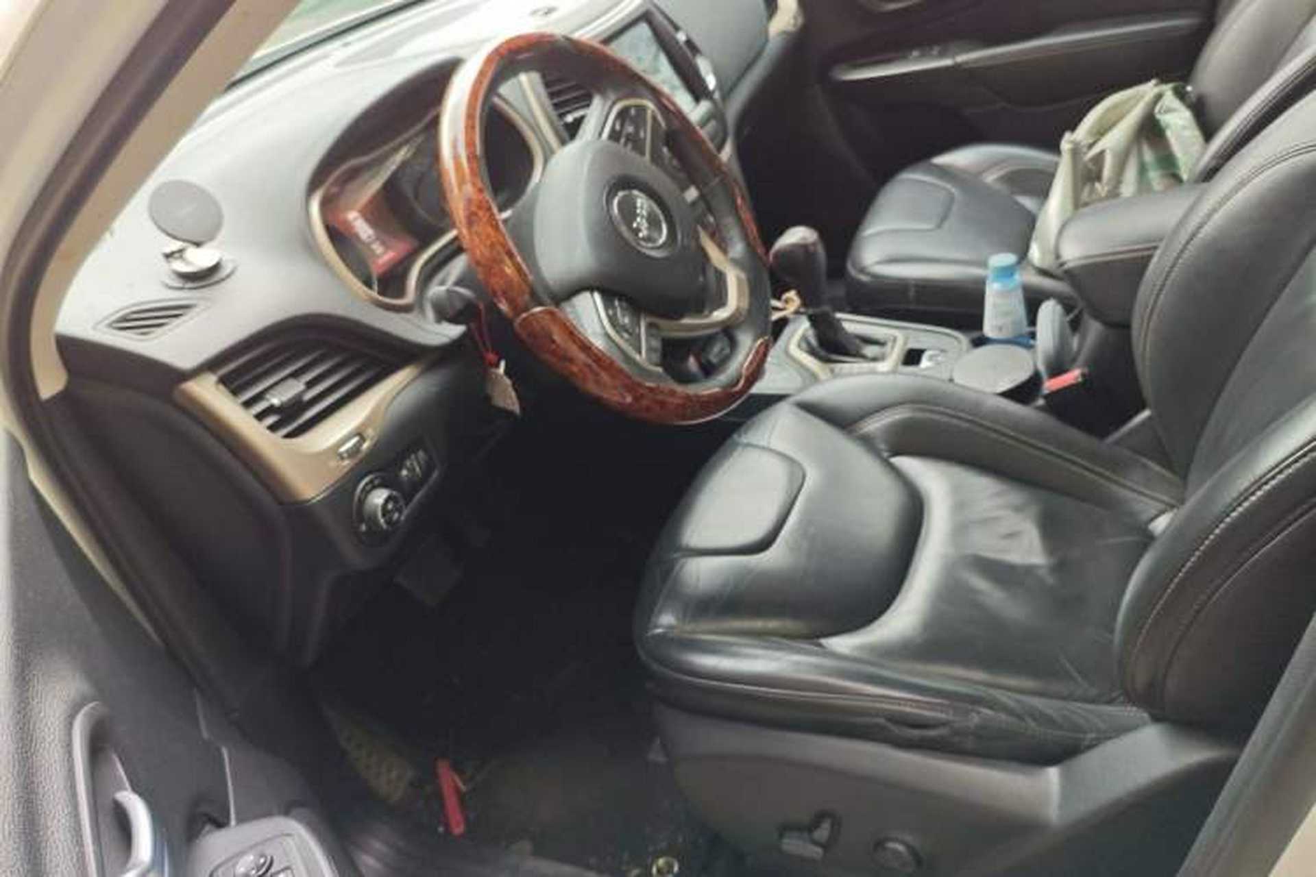 Used Jeep Cherokee 2016 2.4L Professional Smart Version Left Front Seat