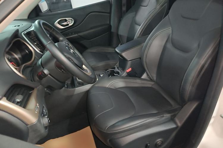 Used Jeep Cherokee 2016 2.4L Leading Edition Left Front Seat