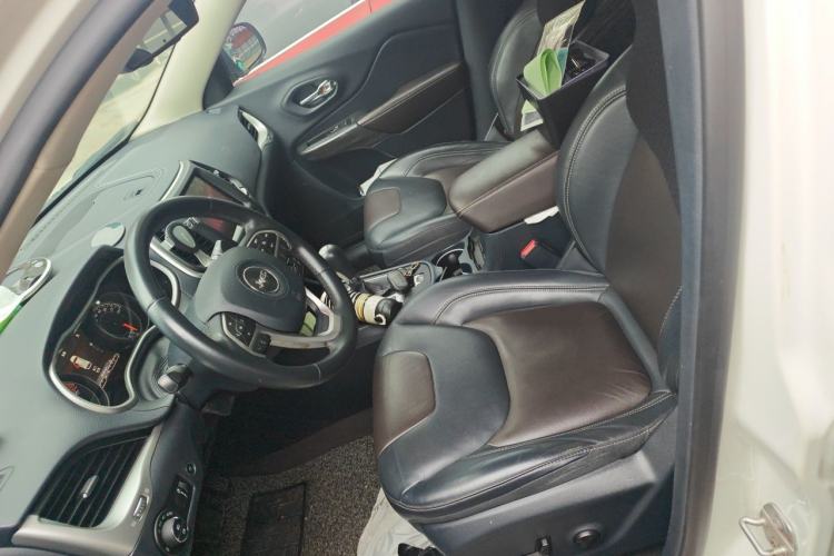 Used Jeep Cherokee 2016 2.4L Superior Edition Left Front Seat