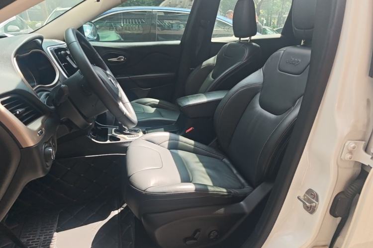 Used Jeep Cherokee 2016 2.4L Leading Edition Left Front Seat