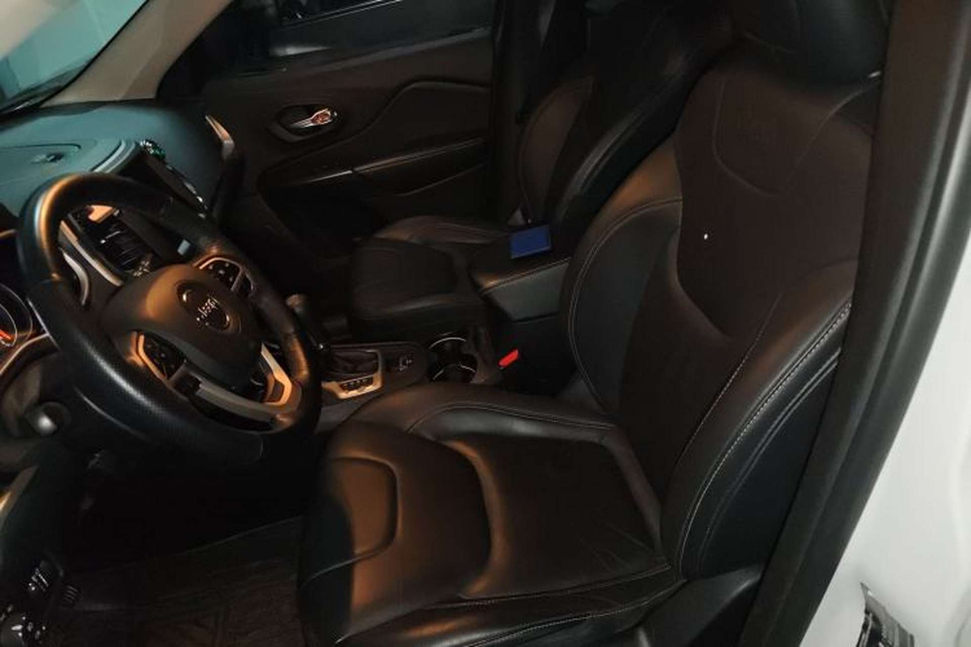 Used Jeep Cherokee 2016 2.4L Professional Smart Version Left Front Seat