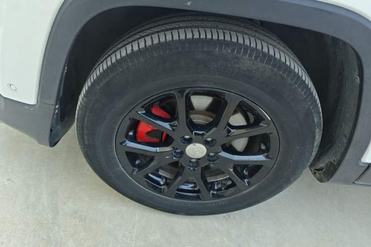 Used Jeep Cherokee 2016 2.4L Leading Edition Left Front Wheel Hub