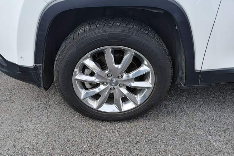 Used Jeep Cherokee 2016 2.4L Superior Edition Left Front Wheel Hub