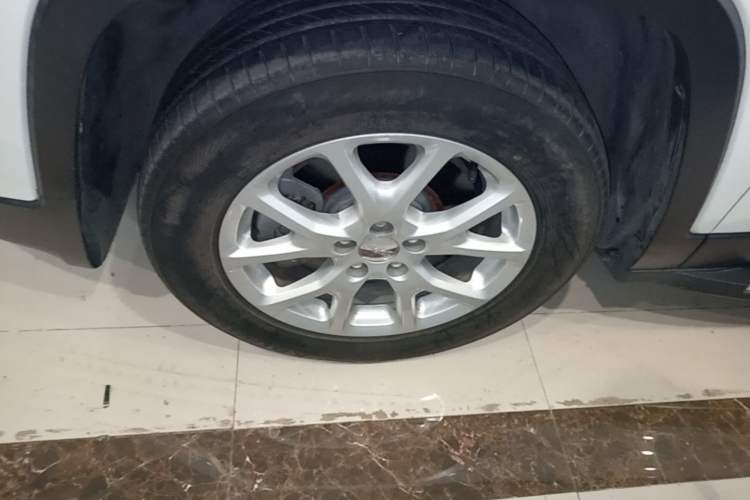 Used Jeep Cherokee 2016 2.4L Leading Smart Version Left Front Wheel Hub
