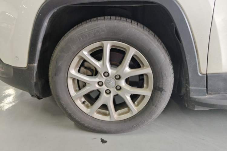 Used Jeep Cherokee 2016 2.4L Leading Edition Left Front Wheel Hub