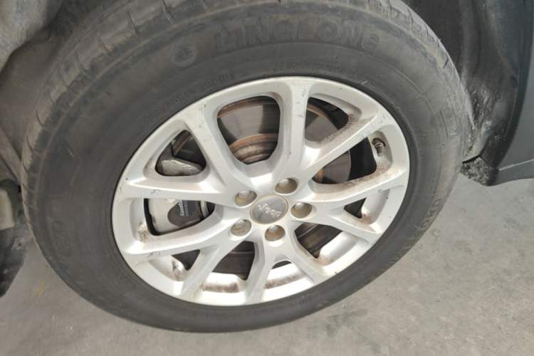 Used Jeep Cherokee 2016 2.0L Superior Edition Left Front Wheel Hub