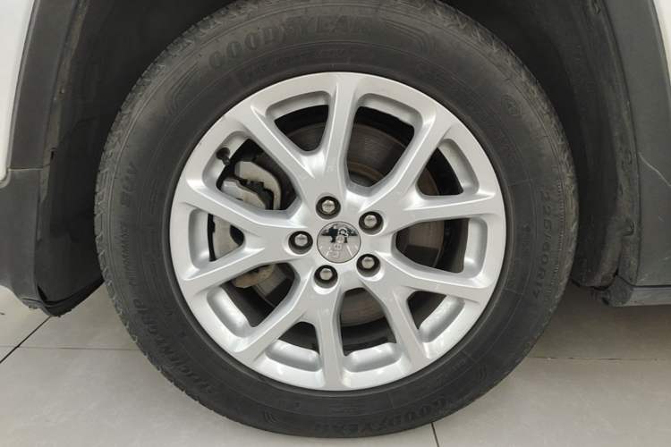 Used Jeep Cherokee 2016 2.4L Leading Edition Left Front Wheel Hub