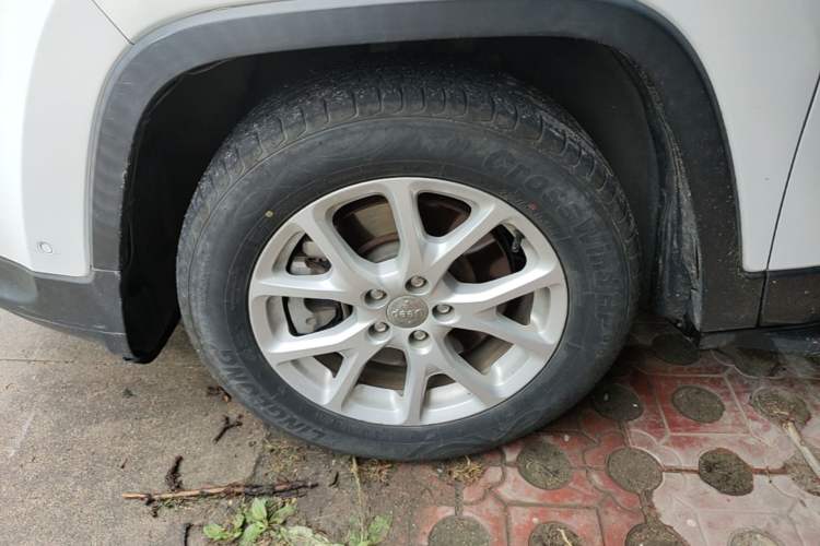 Used Jeep Cherokee 2016 2.0L Leading Edition Left Front Wheel Hub