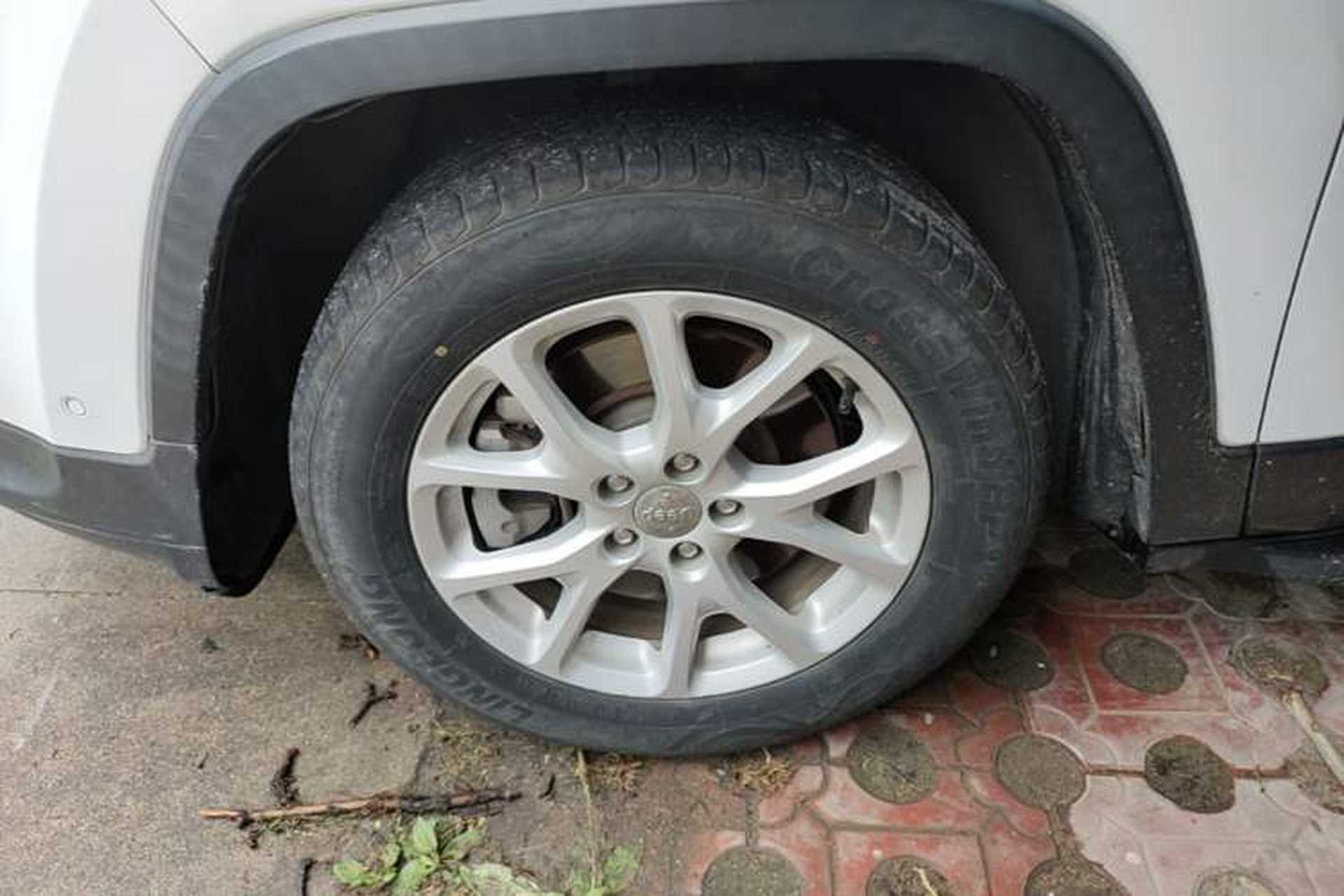 Used Jeep Cherokee 2016 2.0L Leading Edition Left Front Wheel Hub