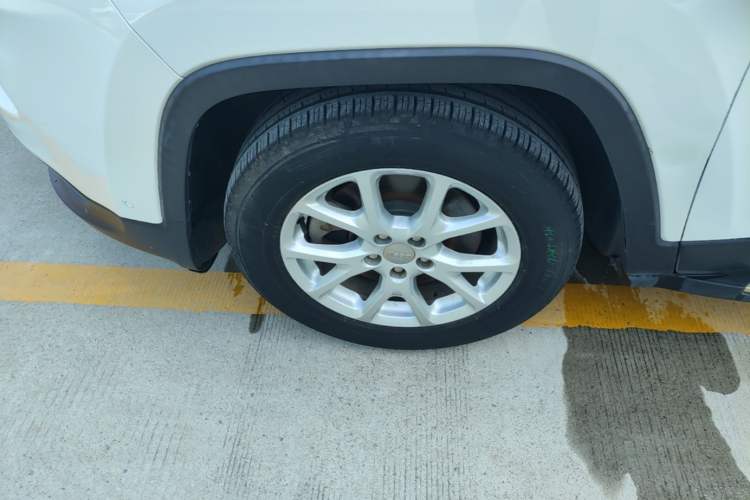 Used Jeep Cherokee 2016 2.4L Leading Edition Left Front Wheel Hub