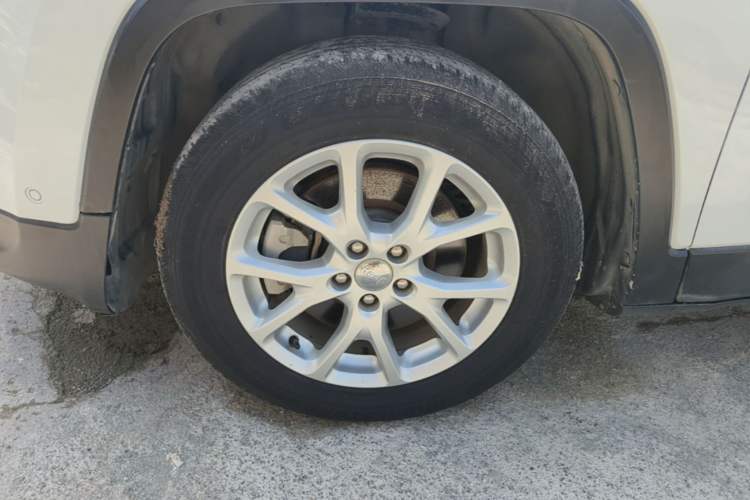 Used Jeep Cherokee 2016 2.0L Smart Version Left Front Wheel Hub