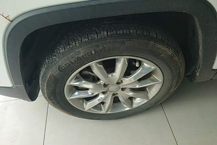 Used Jeep Cherokee 2016 2.4L Superior Edition Left Front Wheel Hub