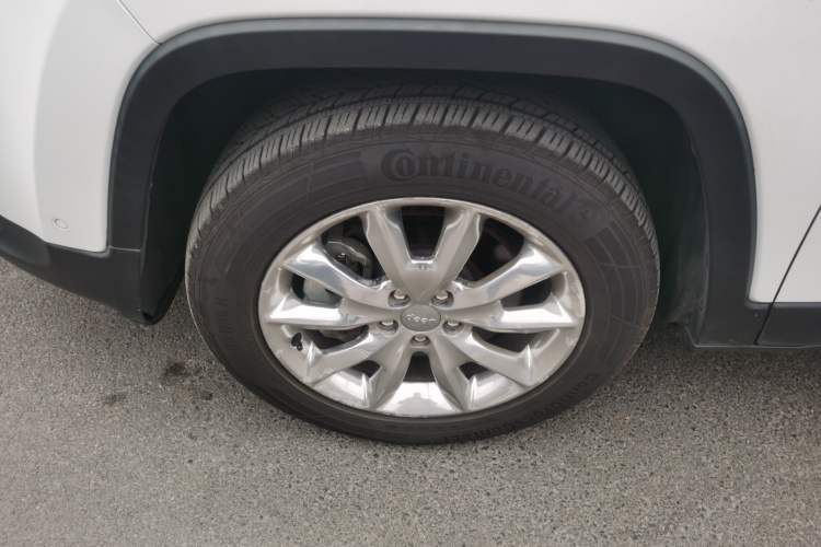 Used Jeep Cherokee 2016 2.4L Superior Edition Left Front Wheel Hub
