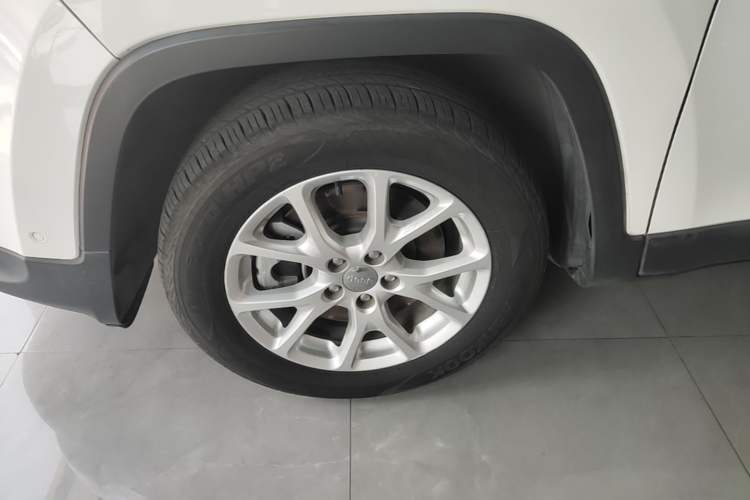 Used Jeep Cherokee 2016 2.4L Leading Edition Left Front Wheel Hub