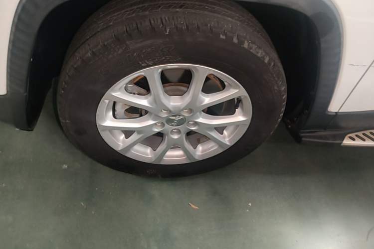 Used Jeep Cherokee 2016 2.4L Leading Edition Left Front Wheel Hub
