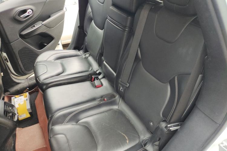 Used Jeep Cherokee 2016 2.0L Superior Edition Left Rear Seat