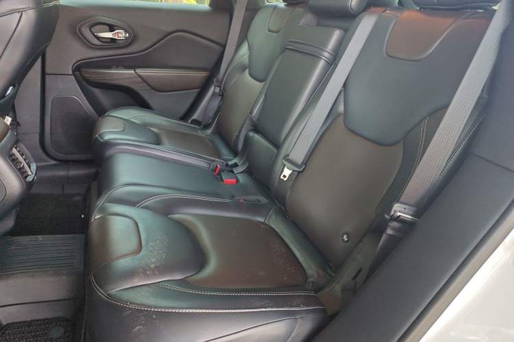 Used Jeep Cherokee 2016 2.4L Superior Edition Left Rear Seat