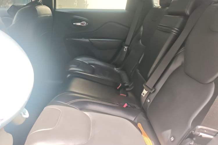 Used Jeep Cherokee 2016 2.0L Superior Edition Left Rear Seat