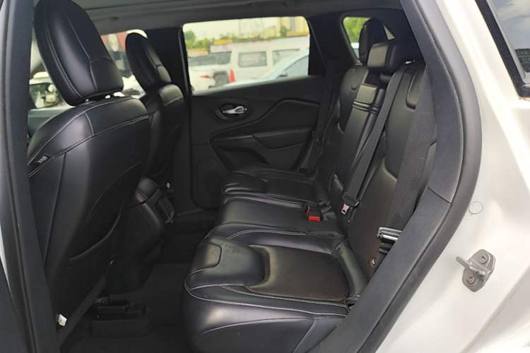 Used Jeep Cherokee 2016 2.4L Superior Edition Left Rear Seat