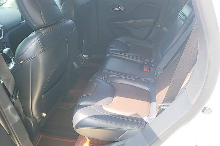 Used Jeep Cherokee 2016 2.4L Professional Edition Left Rear Seat