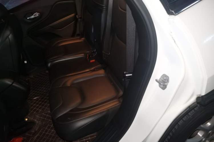 Used Jeep Cherokee 2016 2.0L Superior Edition Left Rear Seat