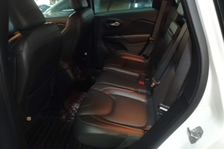 Used Jeep Cherokee 2016 2.4L Professional Edition Left Rear Seat