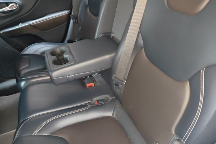 Used Jeep Cherokee 2016 2.4L Professional Edition Left Rear Seat