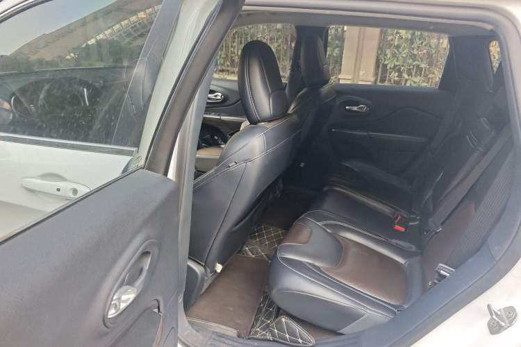 Used Jeep Cherokee 2016 2.4L Professional Smart Version Left Rear Seat
