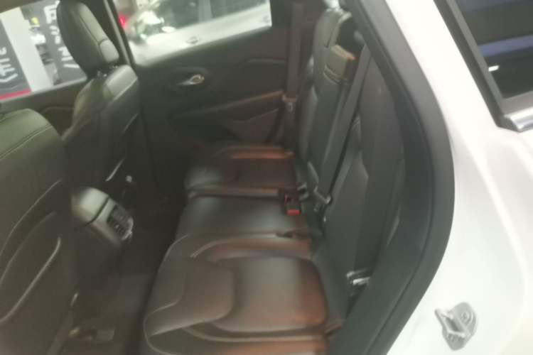 Used Jeep Cherokee 2016 2.0L Superior Edition Left Rear Seat