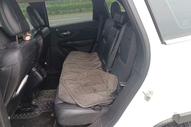 Used Jeep Cherokee 2016 2.0L Superior Edition Left Rear Seat
