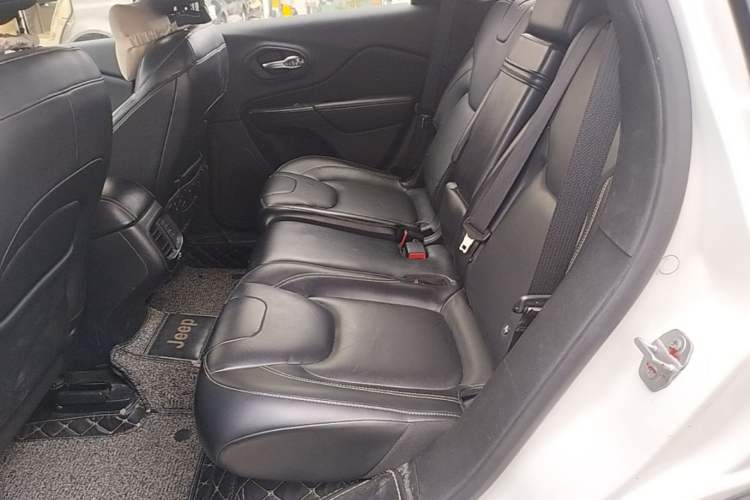 Used Jeep Cherokee 2016 2.0L Superior Edition Left Rear Seat