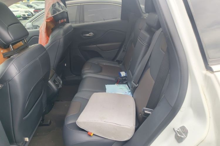 Used Jeep Cherokee 2016 2.4L All-in-One Edition Left Rear Seat