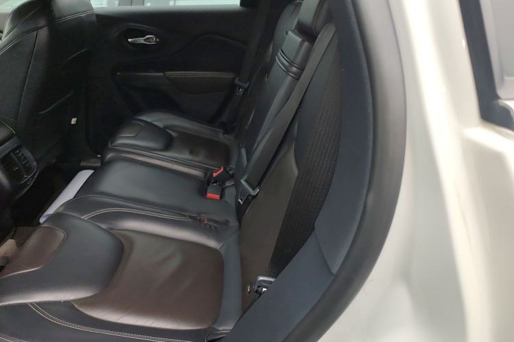 Used Jeep Cherokee 2016 2.4L Professional Edition Left Rear Seat