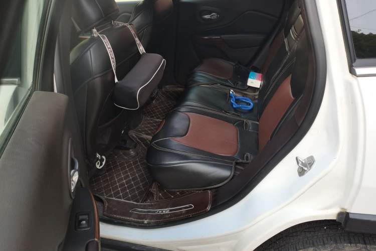 Used Jeep Cherokee 2016 2.0L Superior Edition Left Rear Seat