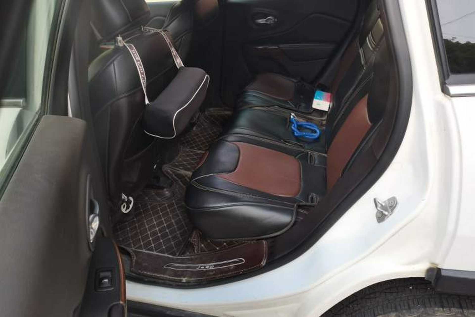 Used Jeep Cherokee 2016 2.0L Superior Edition Left Rear Seat