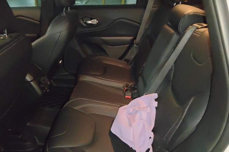 Used Jeep Cherokee 2016 2.0L Superior Edition Left Rear Seat